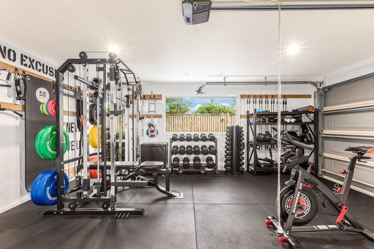 Photo of property in 80 Te Puia Drive, Aotea, Porirua, 5024