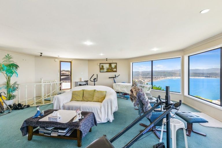 Photo of property in 20 Sunhaven Drive, Newlands, Wellington, 6037