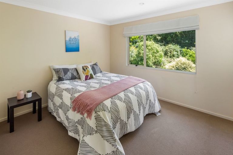 Photo of property in 6 Chippenham Grove, Churton Park, Wellington, 6037