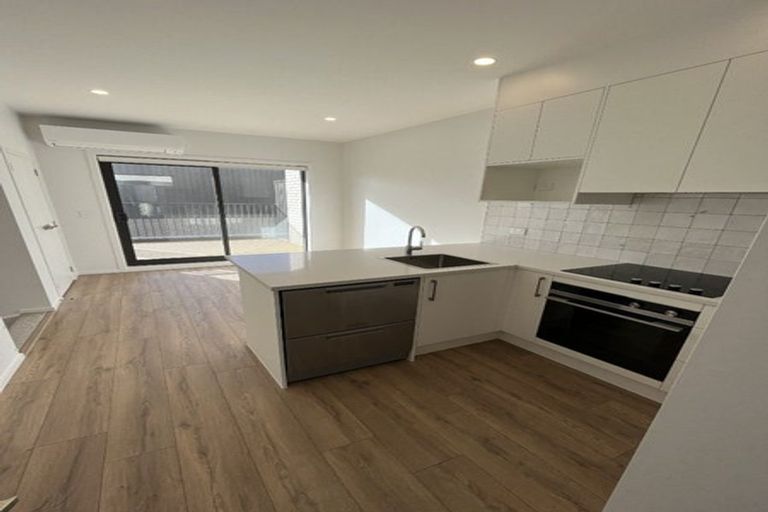 Photo of property in 4/28 Westgate Drive, Westgate, Auckland, 0614