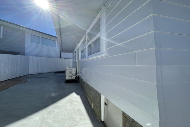 Photo of property in 76 Stewart Drive, Newlands, Wellington, 6037