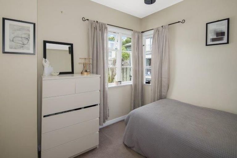 Photo of property in 35 Hindmarsh Street, Johnsonville, Wellington, 6037