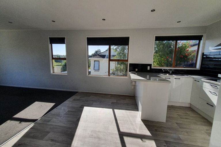 Photo of property in 32 Pisces Road, Glen Eden, Auckland, 0602