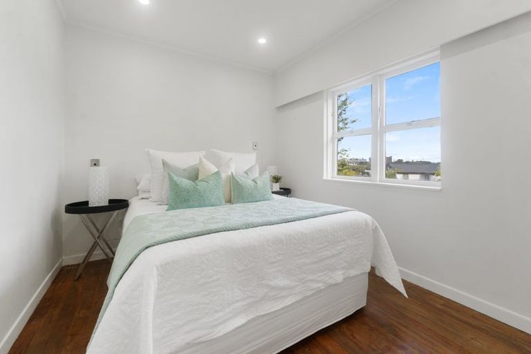 Photo of property in 16 Forrest Hill Road, Forrest Hill, Auckland, 0620