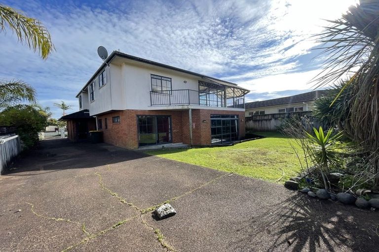 Photo of property in 9 Vinograd Drive, Te Atatu Peninsula, Auckland, 0610