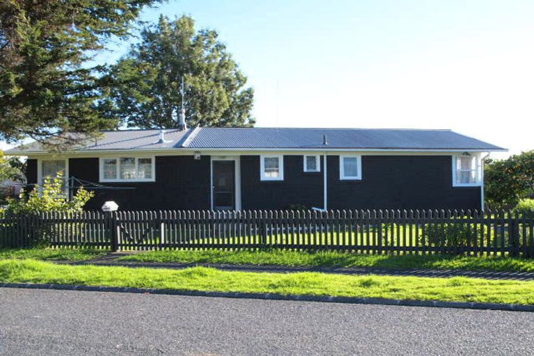 Photo of property in 12 Kairanga Street, Mangere East, Auckland, 2024