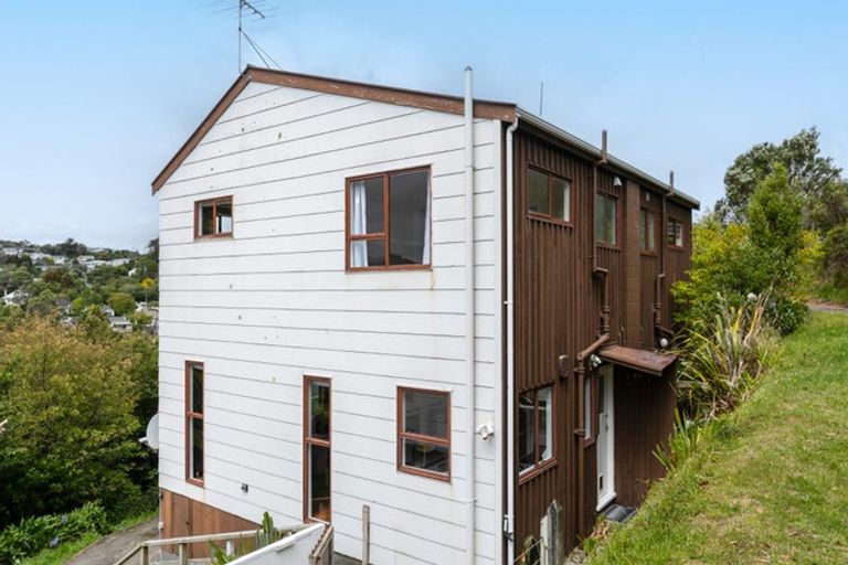 Photo of property in 6a Stella Grove, Newlands, Wellington, 6037