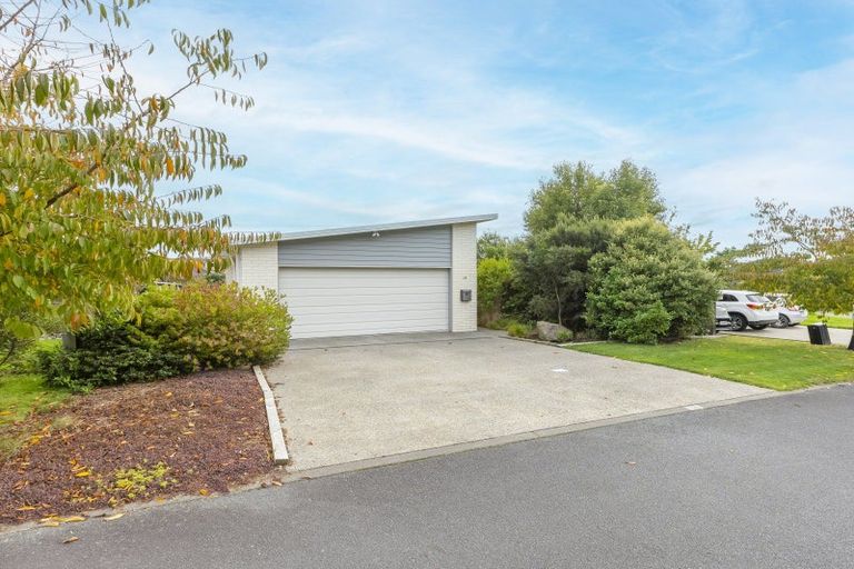 Photo of property in 23 Mahia Lane, Waikanae, 5036