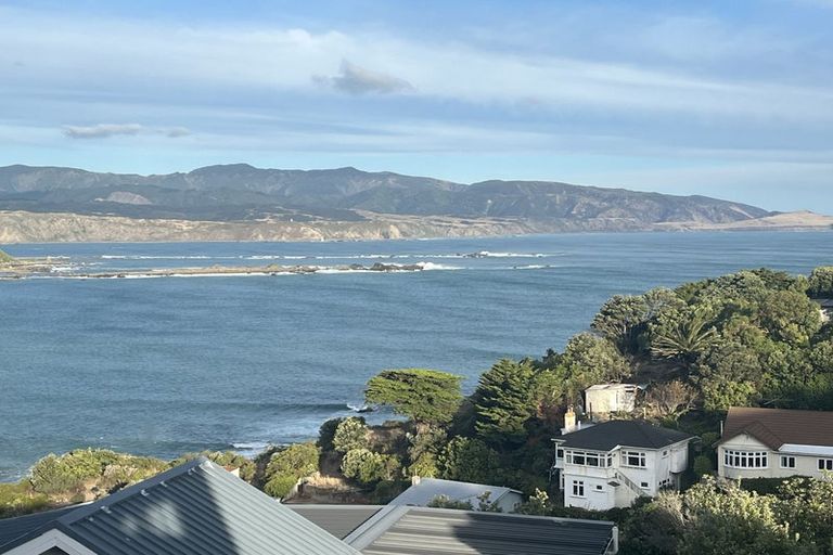 Photo of property in 34 Hungerford Road, Lyall Bay, Wellington, 6022