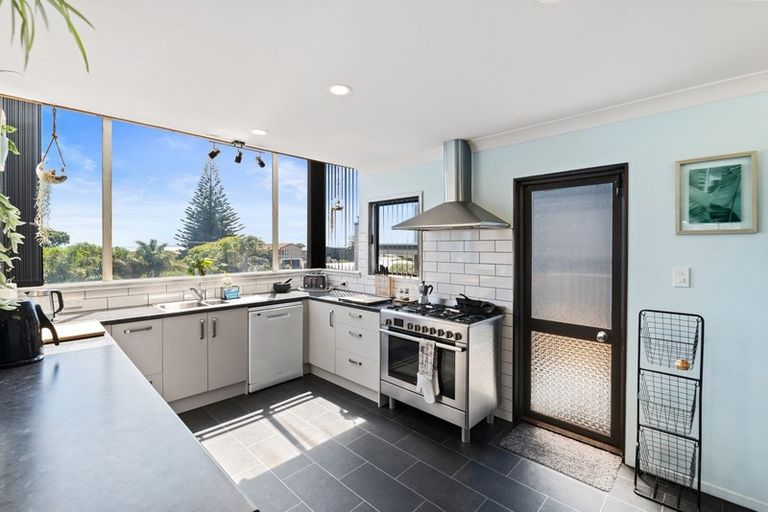 Photo of property in 1061 Papamoa Beach Road, Papamoa Beach, Papamoa, 3118