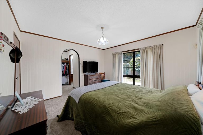 Photo of property in 11 Jessika Place, Conifer Grove, Takanini, 2112