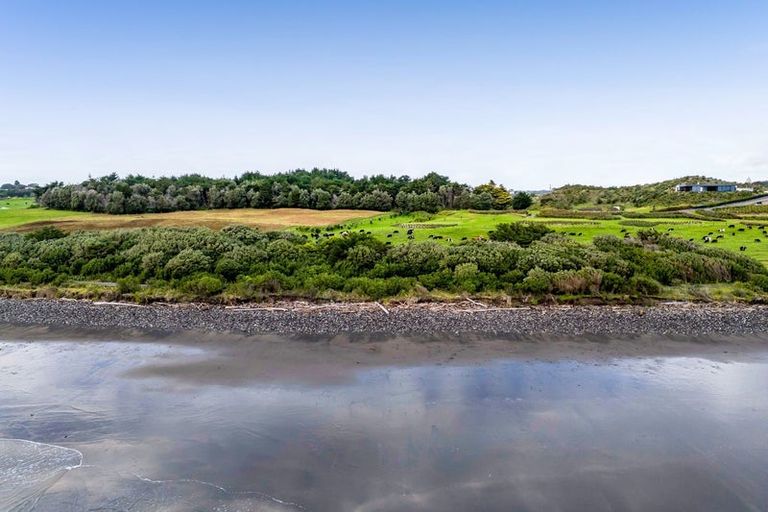 Photo of property in 6 Saint Andrews Parkway, Waiwhakaiho, New Plymouth, 4312