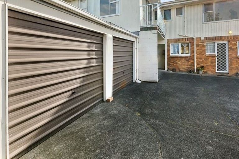 Photo of property in 4/100 Coronation Road, Papatoetoe, Auckland, 2025