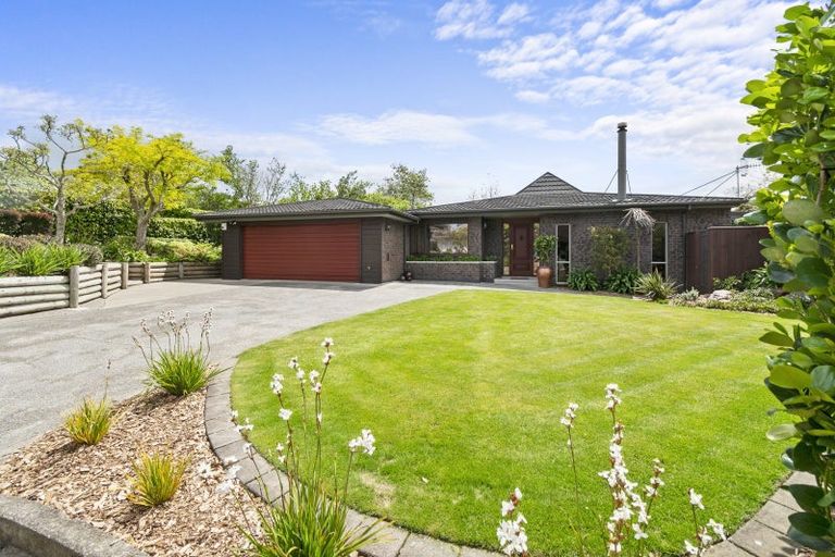 Photo of property in 18 Clifton Terrace, Fitzherbert, Palmerston North, 4410