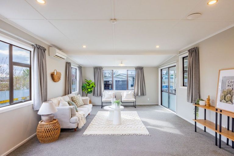 Photo of property in 6 Woburn Street, Waipukurau, 4200