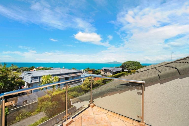 Photo of property in 2/89 Aberdeen Road, Castor Bay, Auckland, 0620