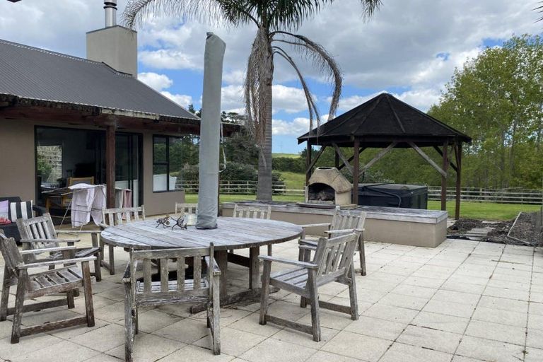 Photo of property in 343 Whitehills Road, Waitoki, 0994