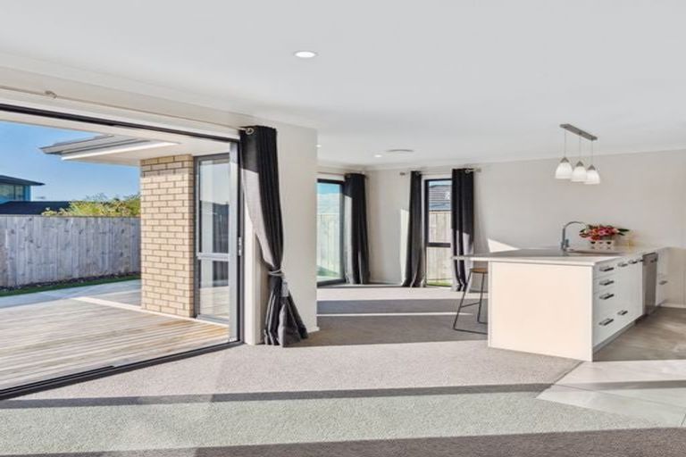 Photo of property in 5 Pohe Street, Waikanae, 5036