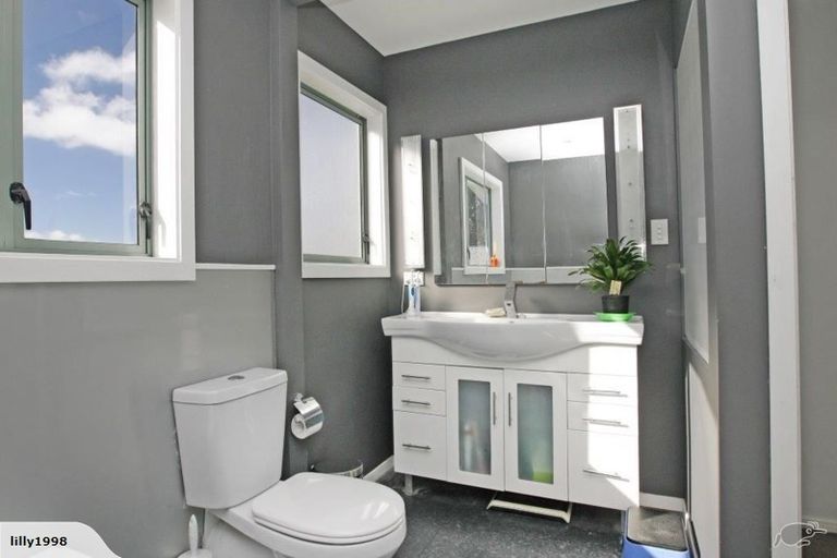 Photo of property in 11 Southern Cross Crescent, Island Bay, Wellington, 6023