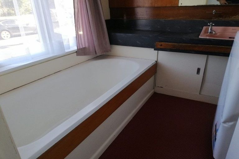 Photo of property in 16 Toru Street, Lyall Bay, Wellington, 6022