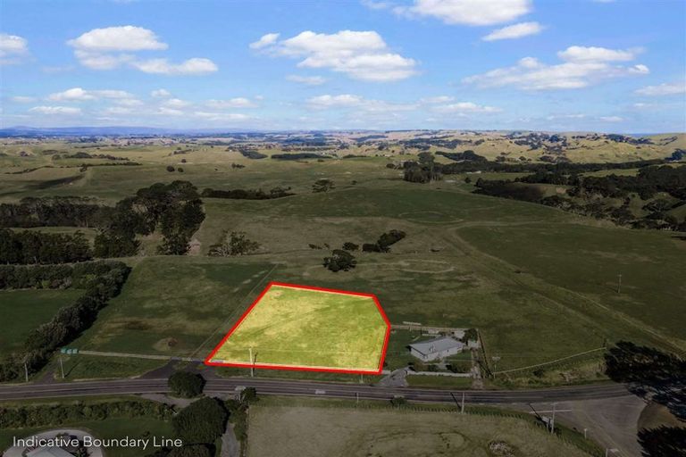 Photo of property in 2586 Awhitu Road, Awhitu, 2684
