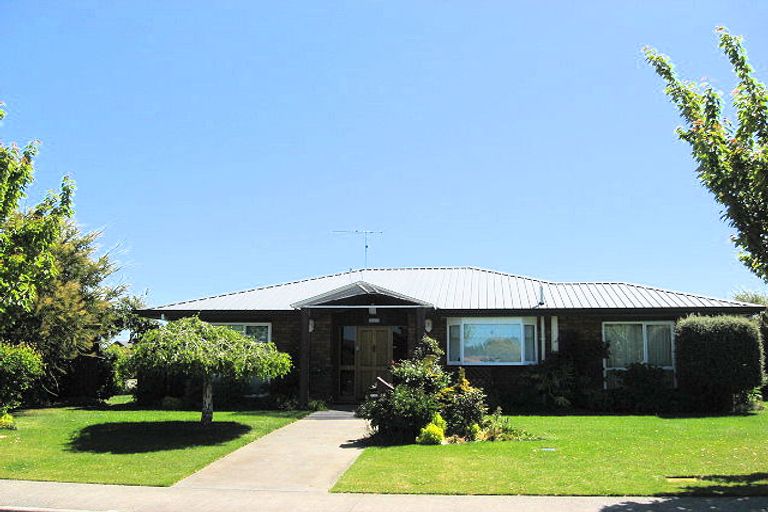 Photo of property in 16 Fairweather Crescent, Kaiapoi, 7630