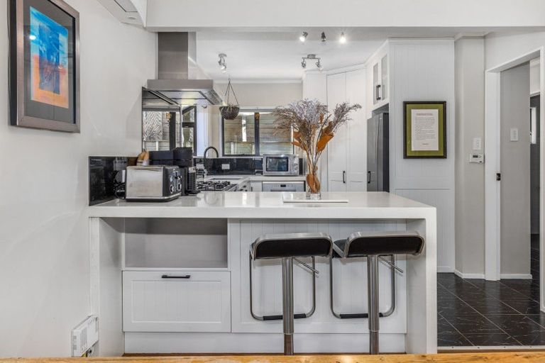 Photo of property in 40 Postgate Drive, Whitby, Porirua, 5024