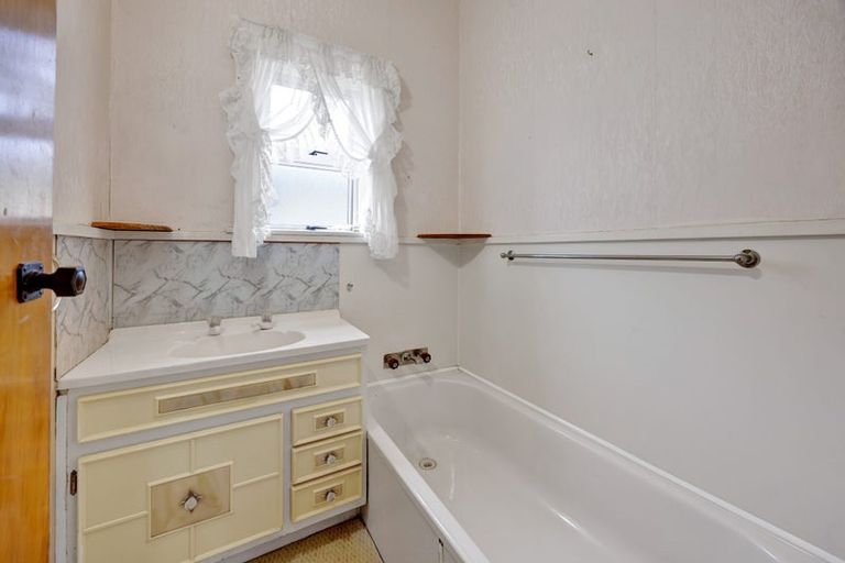 Photo of property in 11 Grant Vc Street, Hawera, 4610