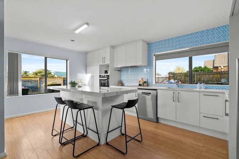 Photo of property in 6b Sheriff Place, Randwick Park, Auckland, 2105