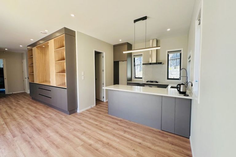 Photo of property in 9c Links Road, New Lynn, Auckland, 0600