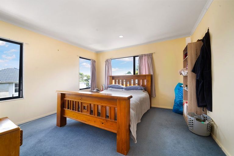 Photo of property in 42a Totara Road, Te Atatu Peninsula, Auckland, 0610