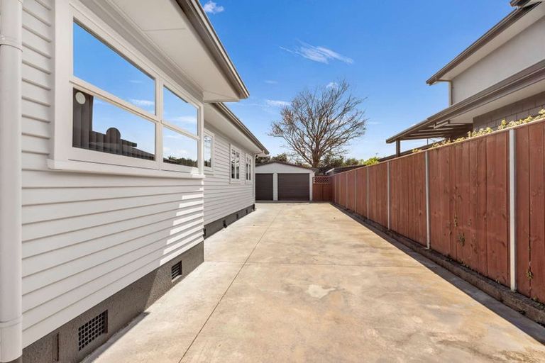 Photo of property in 33 Winston Avenue, Hokowhitu, Palmerston North, 4410