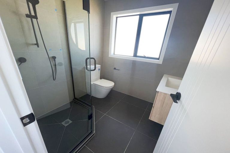 Photo of property in 17 Manawanui Way, Orewa, 0931