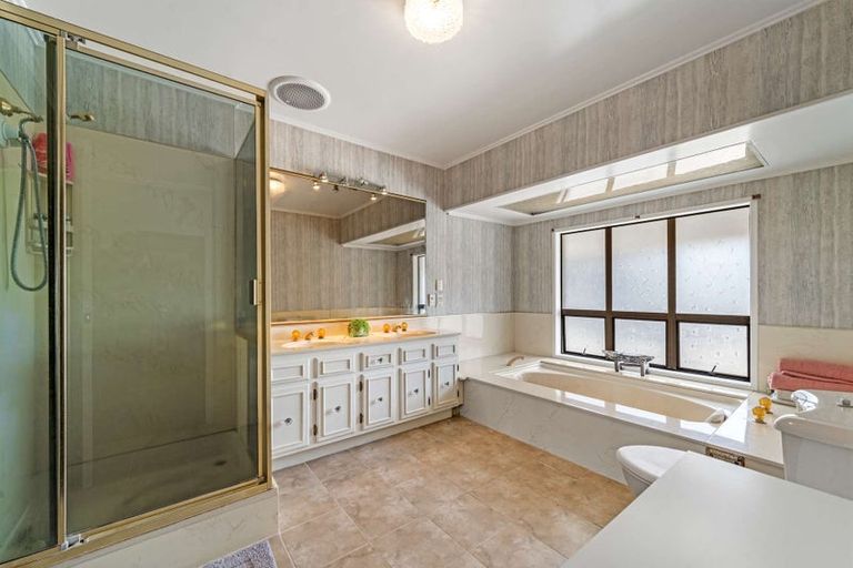 Photo of property in 1/248 Great North Road, Henderson, Auckland, 0612