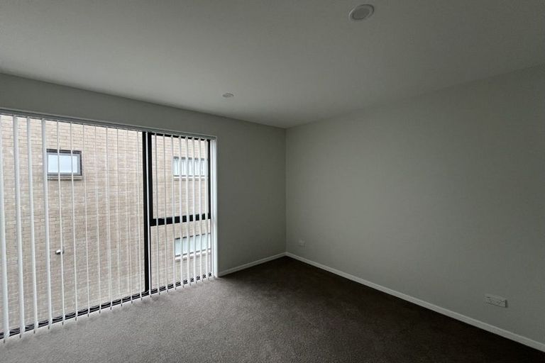 Photo of property in 2 Mikoikoi Crescent, Mangere Bridge, Auckland, 2022