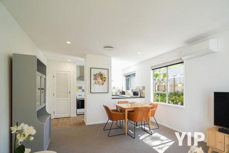 Photo of property in 38f2 Salford Street, Newlands, Wellington, 6037