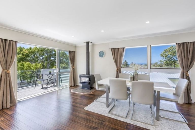 Photo of property in 10 Nor'east Drive, Northcross, Auckland, 0632
