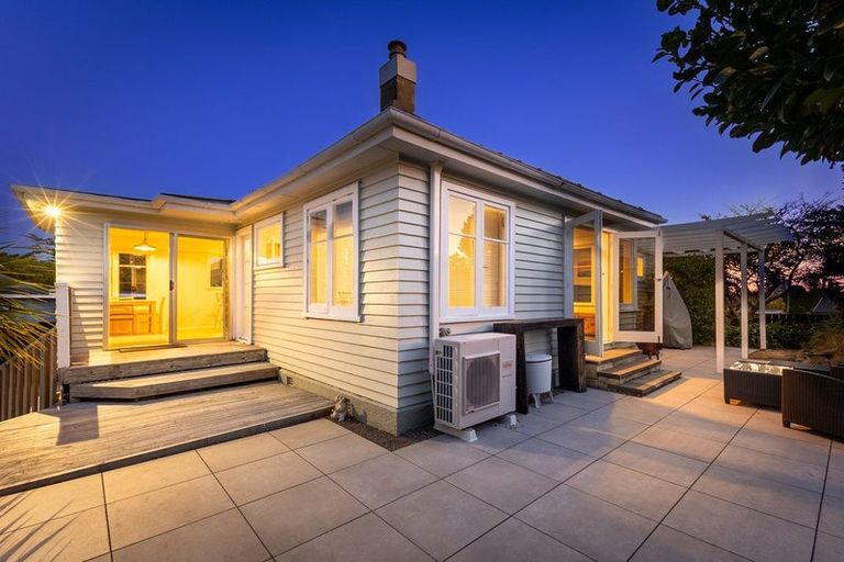 Photo of property in 71 Golf Road, Paraparaumu Beach, Paraparaumu, 5032