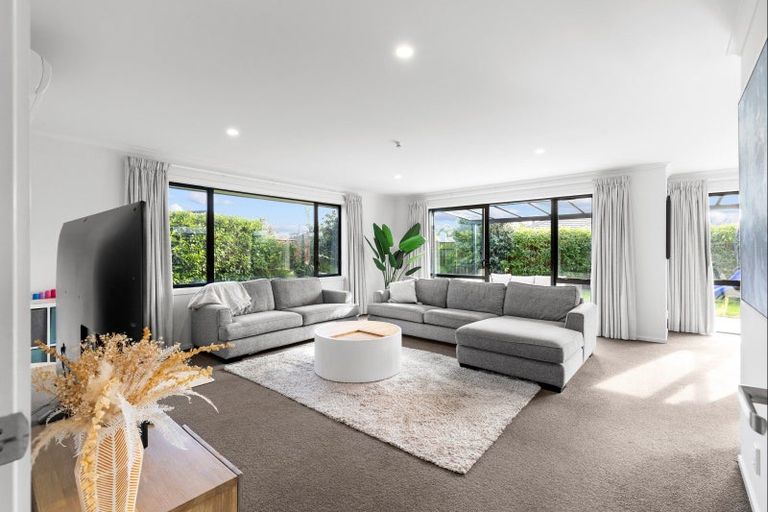 Photo of property in 31 Chestnut Close, Kelvin Grove, Palmerston North, 4414