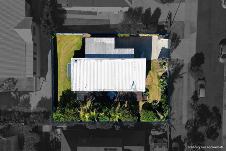Photo of property in 15a Sea View Terrace, Cockle Bay, Auckland, 2014