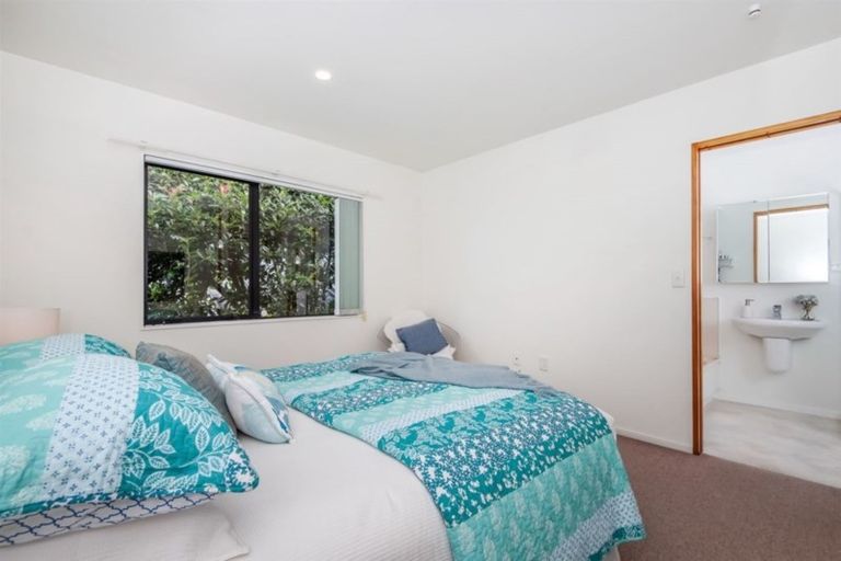 Photo of property in 2/55 Seaview Road, Glenfield, Auckland, 0629