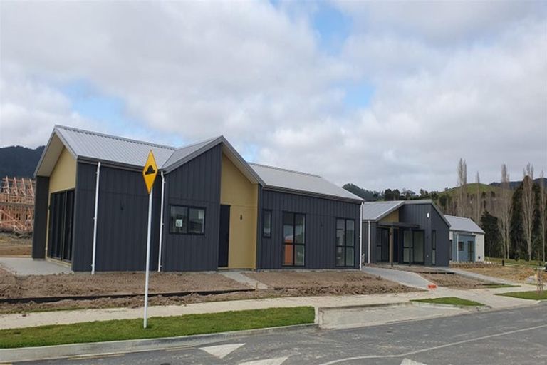 Photo of property in 64 Mataikokako Loop, Kawakawa Bay, 2585