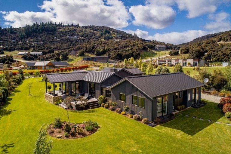 Photo of property in 12 Hidden Hills Drive, Wanaka, 9305