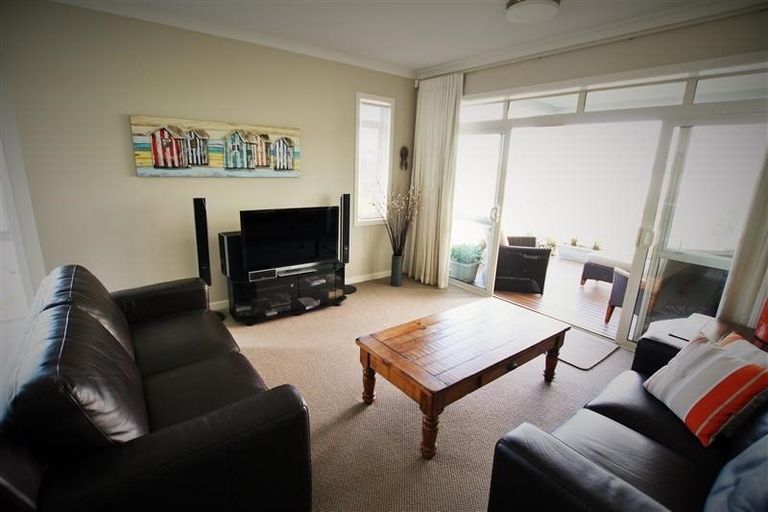 Photo of property in 102 Landmark Terrace, Orewa, 0931