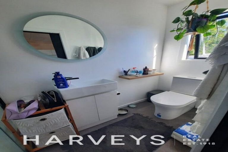 Photo of property in 5a Farwood Drive, Henderson, Auckland, 0612