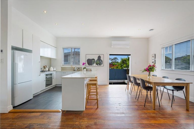 Photo of property in 12 Rewarewa Road, Te Atatu Peninsula, Auckland, 0610