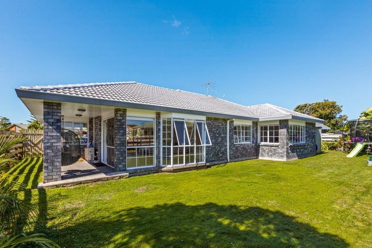 Photo of property in 33 Maygrove Drive, Orewa, 0931