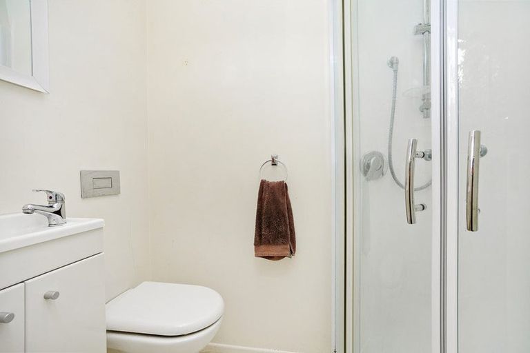 Photo of property in 6 Zande Terrace, Tawa, Wellington, 5028