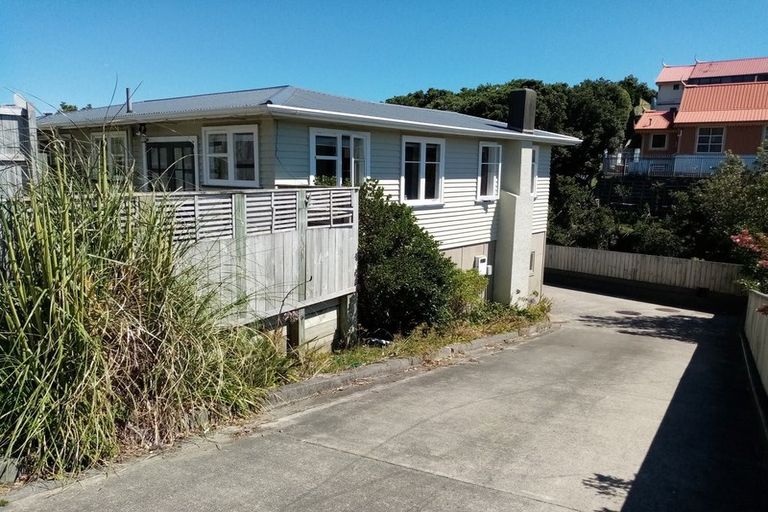 Photo of property in 105 Severn Street, Island Bay, Wellington, 6023