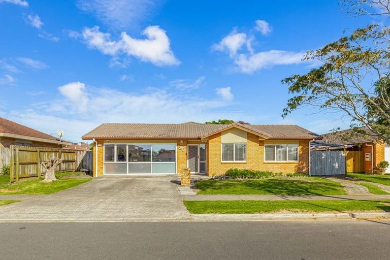 Photo of property in 25 Carrick Glen Avenue, Flat Bush, Auckland, 2019